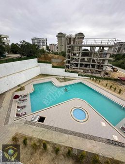 Çok Geniş Ferah 60m2 Büyük Havuzlu Merkezi Konumda Cadde Üzeri F