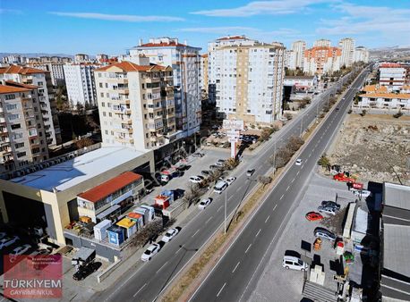 Ana Cadde Üzeri Yüksek Cirolu Hazır Kurulu Mağaza