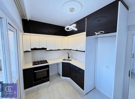 Cadde Altınkumdan Ara Kat Ön Cephe Yenilenmiş 3+1 Yaşam Alanı