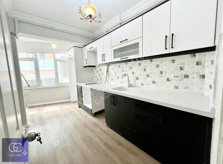 Cadde'den Satılık Ön Cephe Geniş Çift Balkon 3+1 Masrafsız Daire