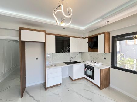 Cadde'den Sıfır Bahçeli Ayrı Mutfak Ön Cephe 2+1 Satılık Daire