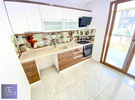 Cadde'den Yeni Binada Ön Cephe Geniş Kullanım Cam Balkon Satılık