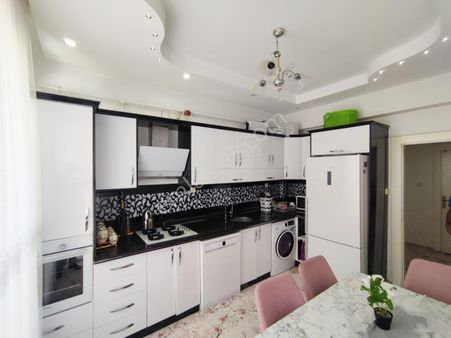 Beykent'te Çift Balkon Banyolu Garajlı 3+1 Geniş Oturumlu Daire