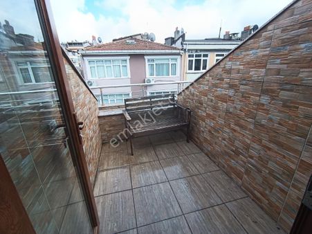 Üsküdar Zeynep Kamilde Genç Binada Dubleks Daire