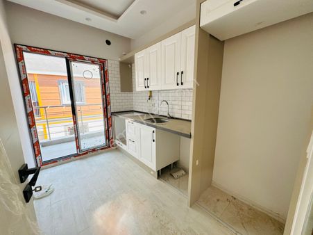 Muradiye Mah.de 2+1 Kapalı Mutfaklı Ara Kat Fırsatı