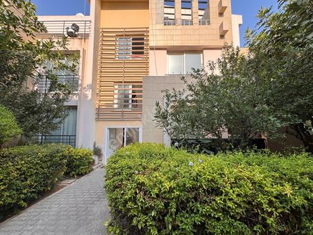 Girne Merkez'de Kaçırılmayacak Fırsat !! Havuzlu Site İçerisinde Satılık 3+1 Daire !!