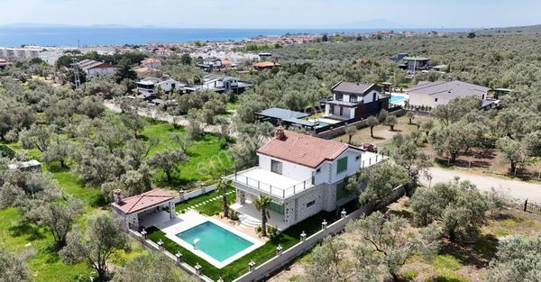 Altınolukta Özel Tasarım 650 M²içinde Havuzlu Taş Villa