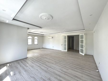 Işıklarda Karaalioğlu Parkı Manzaralı Arakatta Asansörlü Geniş 4+1 Daire