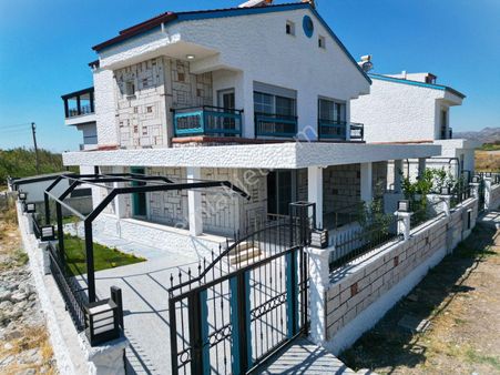Denize Ve Anayola Yakın, 5+1 ,zemin Katta Odası Olan Lüx Villa!