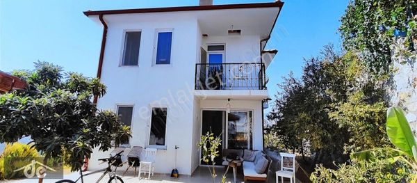 Burgaz Mevkinde Plaja 950 M Mesafede Site İçinde 3+1 Villa