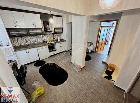 Model'den Teras Park Yakını Site İçeriside Satılık Müstakil Ev