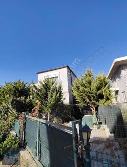 Gülbahçe Merkezde Geniş Balkonlu Ve Bahçeli 2+1 Daire