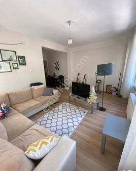 Kadıköy Merkezde Ana Caddeye Yakın Köşebaşı Binada 2+1 Aydınlık