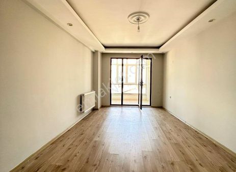 İstanbul Küçükçekmece Kanarya'da Göl Manzaralı 4+2 Dubleks Daire