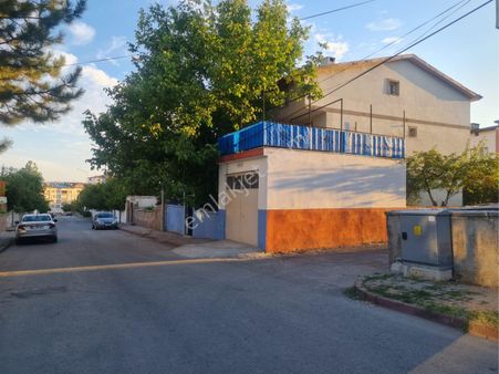 Kabze Emlaktan İstiklal Mahallesinde Cadde Üzeri Satılık Müstakil Ev