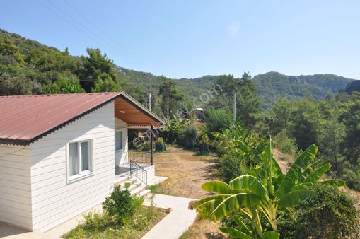 Kemer Çıralı'da İçerisinde Müstakil Evi Olan Tarla
