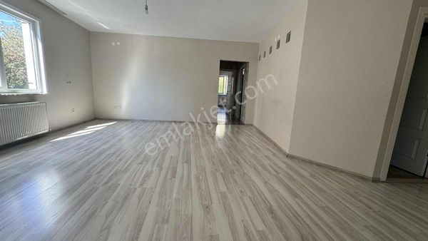 Çiğdem Emlak'tan Cadde Üzeri Millet Bahçe Manz Satılık Daire