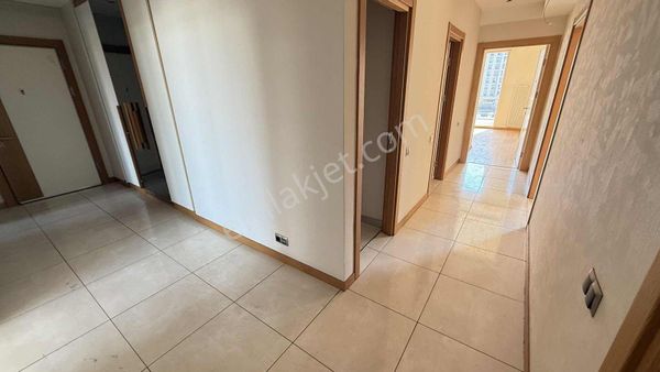 Çiğdem Emlaktan The İstanbul Evlerinde Satılık 3+1 190m2 Daire