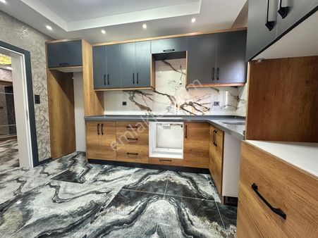 Göçmen Gayrimenkul'den Cumhuriyet Mah.3+1 Satılık Daire