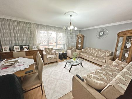 Bahçelerüstünde Ara Katta Asansörlü Manzaralı 3+1 Satılık Daire