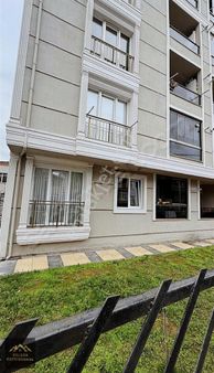 Silivri Yeni Mahalle'de 2+1 Cam Balkonlu 1. Kat Satılık Daire