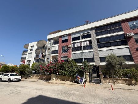 Kuşadası Davutlar Merkezde 2+1 Satılık Daire