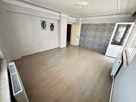 Akçay Aras Emlaktan Altınkumda Doğalgazlı 2+1 Ara Kat