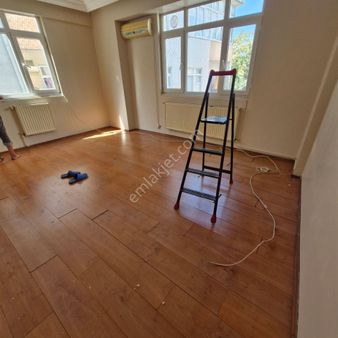 Akşenden Fatih Kocamustafapaşa Silivrikapı Caddede 1.kat 4+1 Köşe Kiralık Daire