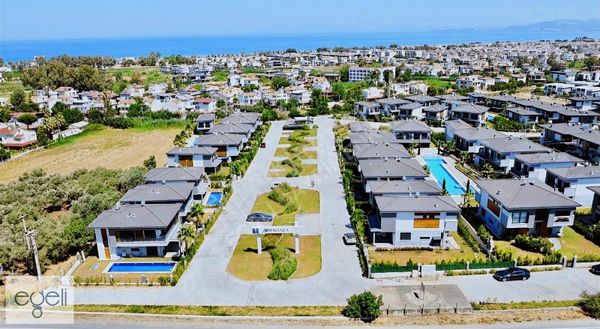 Kuşadası Güzelçamlı'da Satılık Havuzlu Site İçerisinde 3+1 Villa