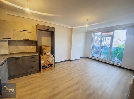İstasyonda Emniyet Civarı Ara Kat Sıfır Kiralık 1+1 Daire