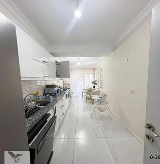 Avcılar Şükrübey Caddesinde Sıfır 3+1 Ara Kat Daire