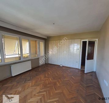 Avcılar D.köşklerde Hem Metrobüse Hem Sahile Yakın 2+1 Ara Kat Daire