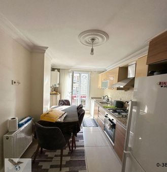 Avcılar Denizköşklerde Asansörlü 3+1 Ara Kat Satılık