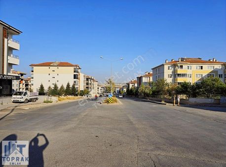 Toprak Emlaktan Emek Mahallesi Ölçe Sitesinde Satılık 3+1 Daire