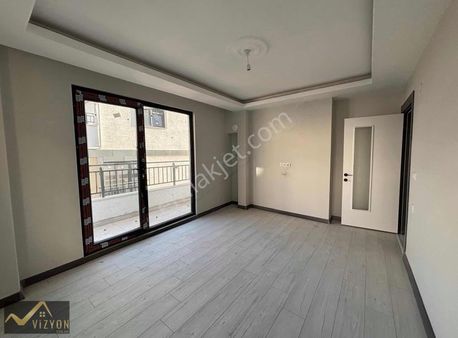 Bayramoğlu Emek Mah.satılık Asansörlü Kapalı Otoparklı 2+1