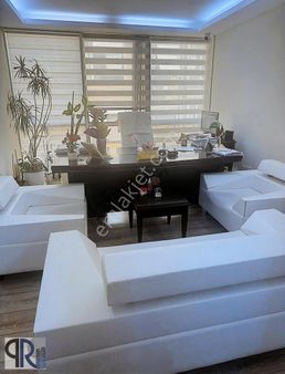 Büyükçekmece Merkezde Bankalar Caddesinde 1+1 Bakımlı Ofis