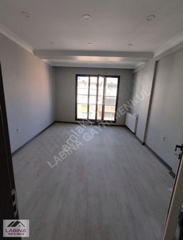 Labina'dan Satılık 2+1 80 M² Metroya Yakın Daire
