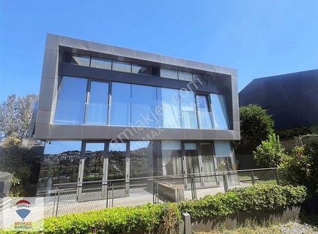 Zekeriyaköy Terrace Plus'ta Geniş Bahçeli Lüks Satılık Boş Villa