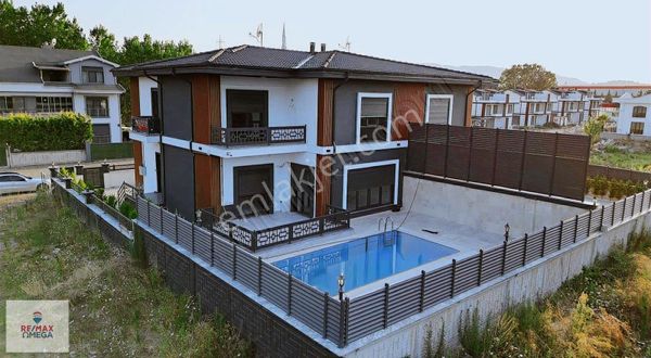 Başiskele Yeniköyde 4+1 375m2 A Kalite Sıfır Villa