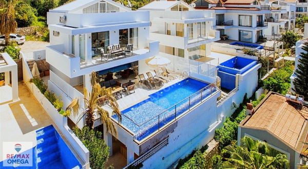 Kaş Kalkan Doğa Ve Deniz Manzaralı Havuzlu Satılık 4+1 Villa