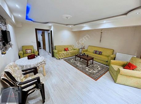 Zeki Emlak'tan Muradiye'de Eşyalı Satılık 1+1 K.mutfak Daire.