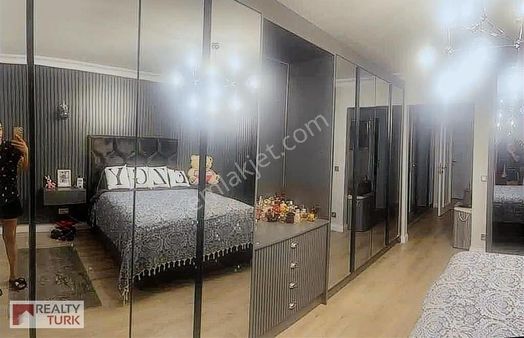 Bahçeşehir Funda Adası Satılık 4+1 Tadilatlı Daire