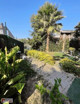 Bahçeşehir 2. Kısım İkiz Büyük Bahçeli Satılık Villa