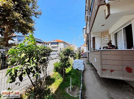 Sahile Ve Okullara Yakın - Eşyalı Zemin Kat 1+1