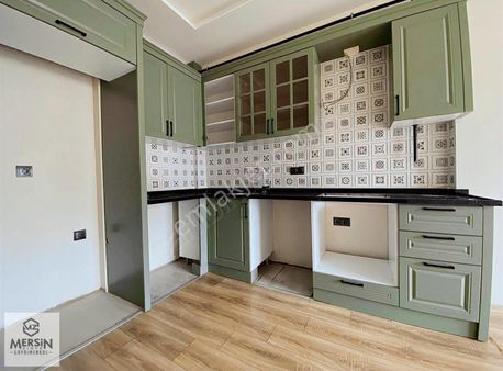 Havuzlu Site İçi Gmk Bulvarına Yakın Satılık Yatırıımlık 1+1