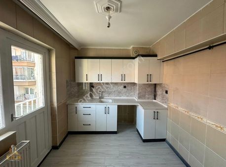 Etlik Gayrimenkul'den Yayla'da Çift Cephe 3+1 Yapılı Daire !!!!