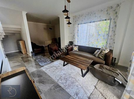 Başiskele Bahçecik'te Satılık 5+1 Trıplex Villa