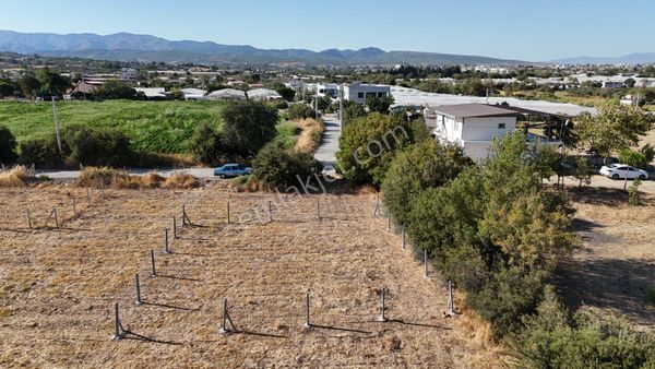 İzmir Dereköyde Satılık 316 M2 Merkeze Çok Yakın Konumda Bahçe