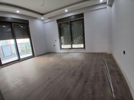 Meydan Yakını Sıfır Binada Ara Katta Asansörlü Ebeveyn Banyolu Lux Daıre