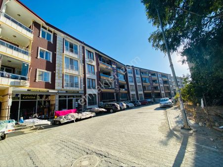 Vitrinden Kadıköyde Arakat Asansör Ve Doğalgazlı 3+1